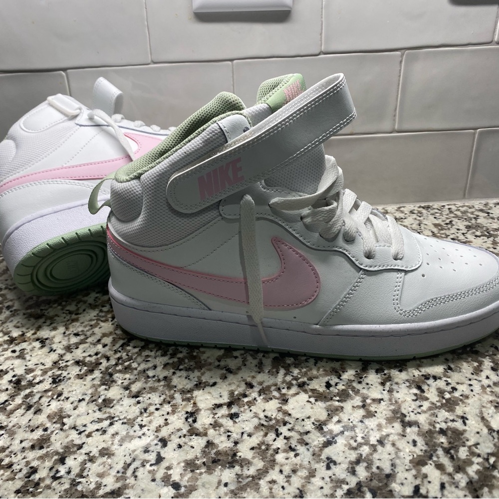 GIRLS' NIKE BIG KID COURT BOROUGH MID 2 SNEAKERS